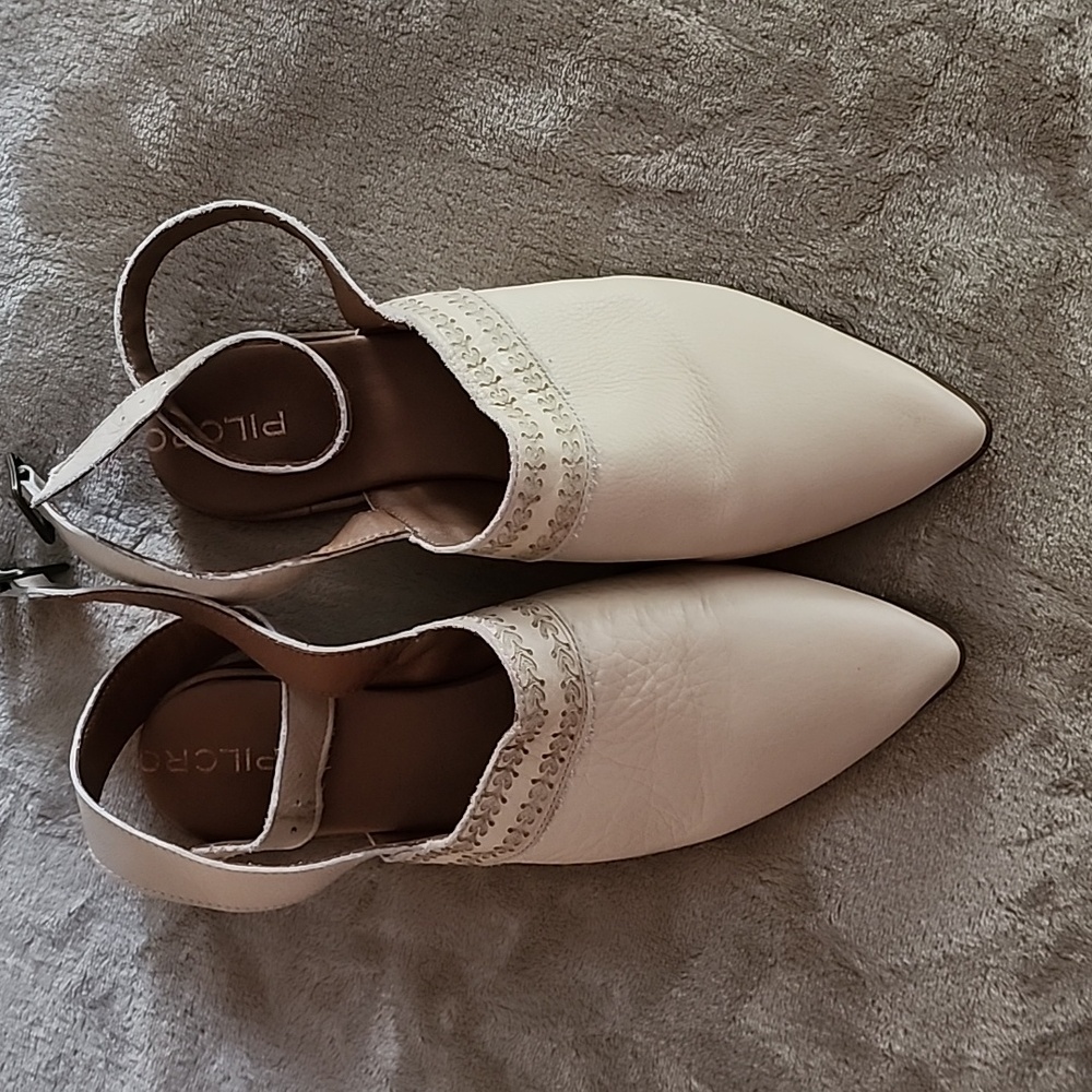 Pilcro Anthropologie, neutral soft leather,engraved vine pattern